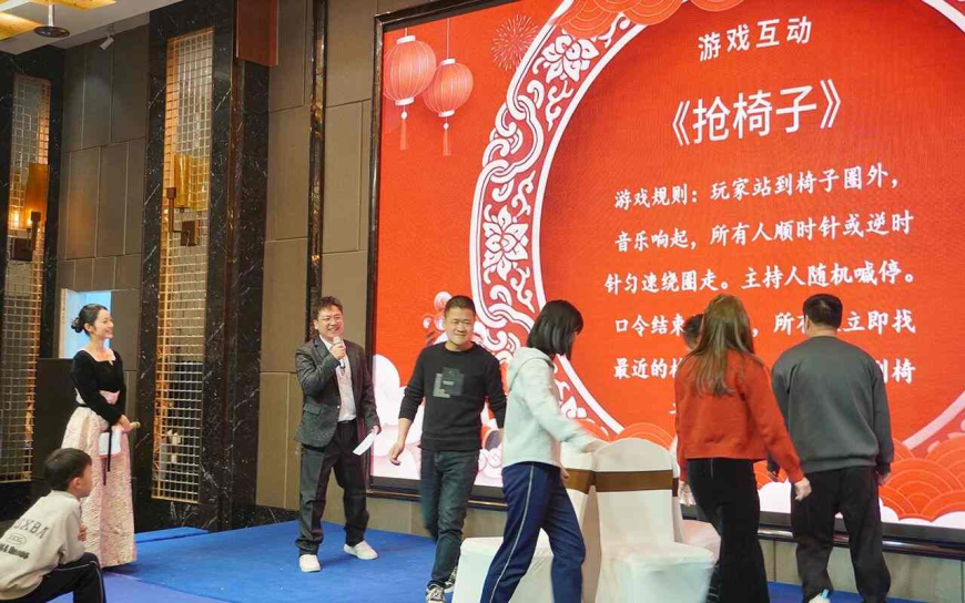 抢椅子.jpg